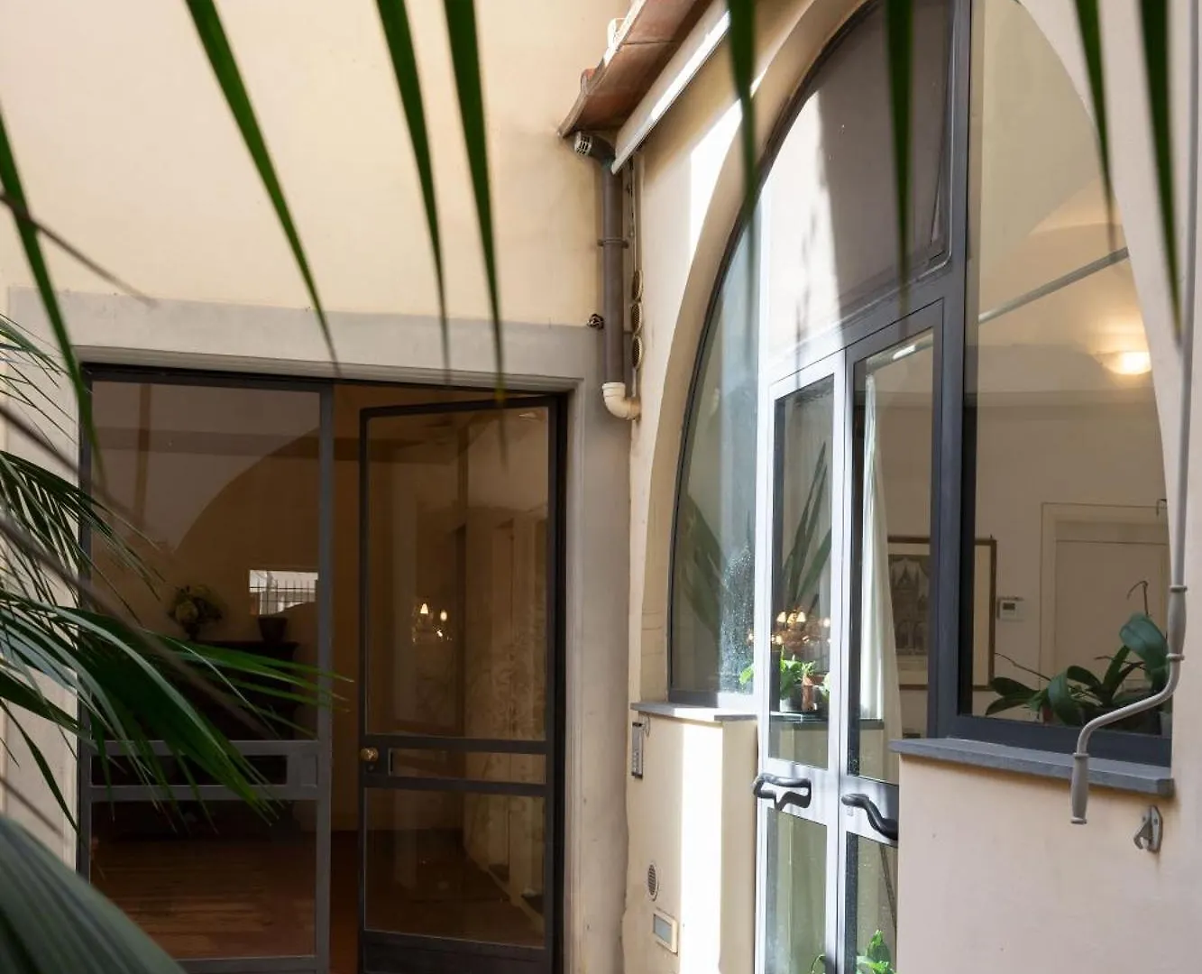 Characteristic Apartment In The Center Of Florence