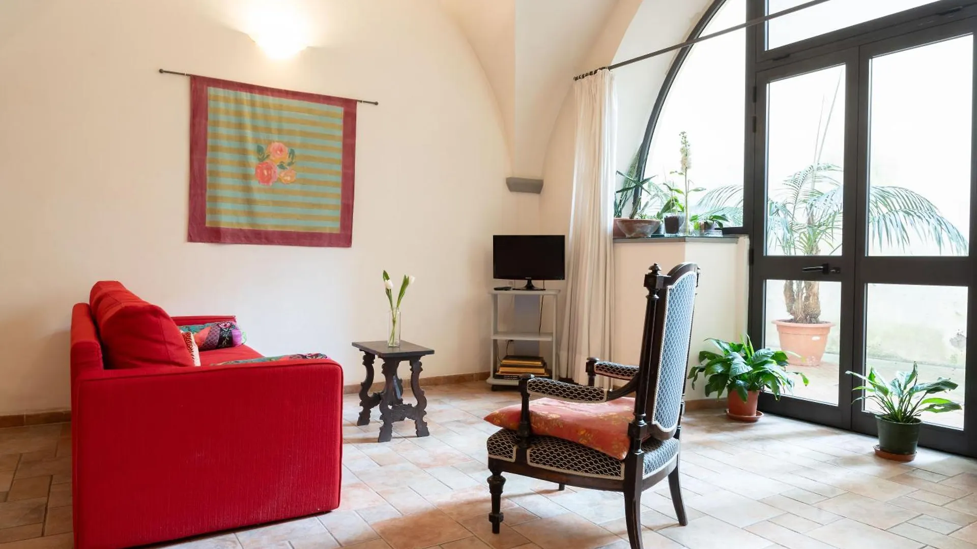 Characteristic Apartment In The Center Of Florence