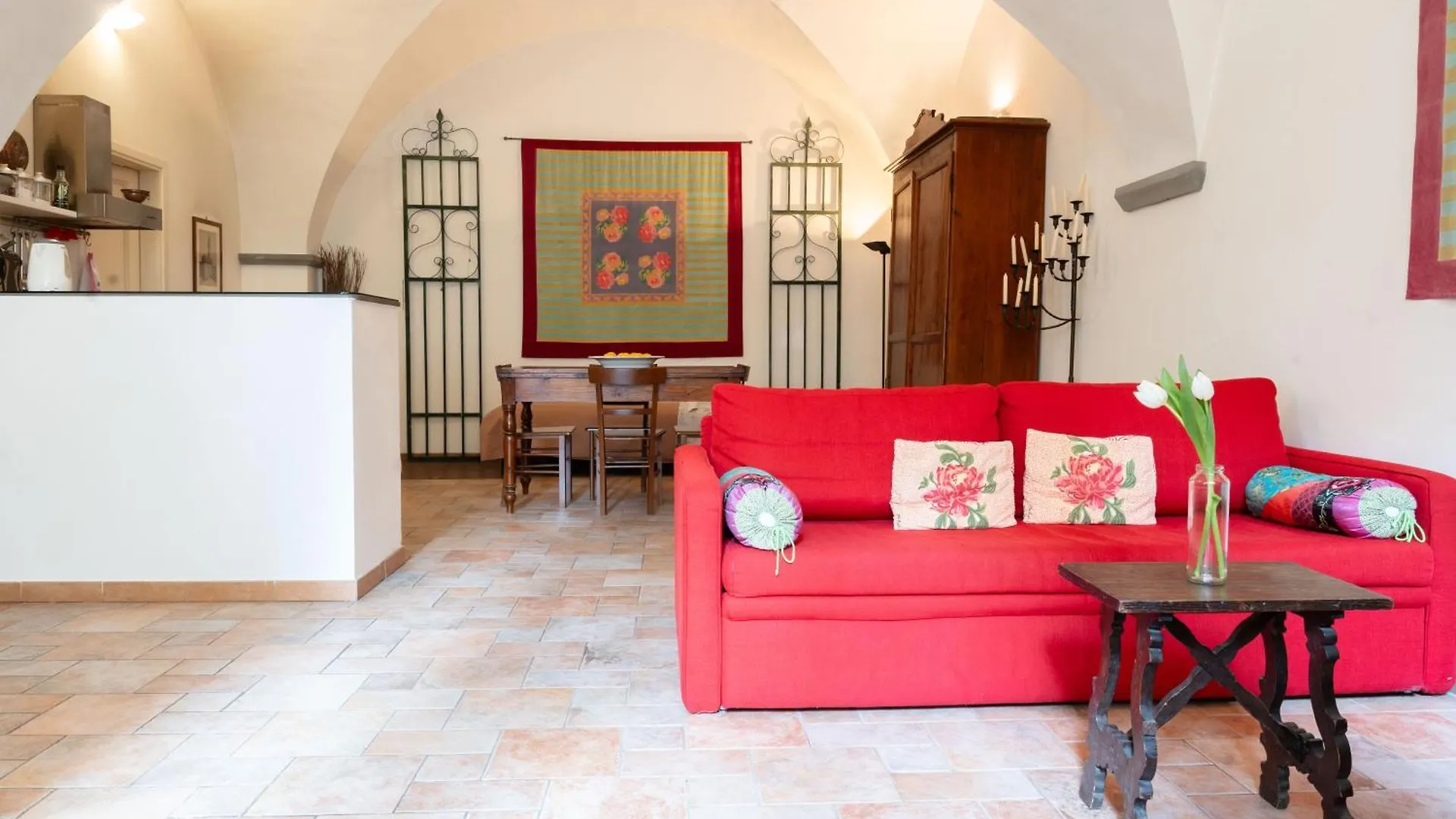 Characteristic Apartment In The Center Of Florence