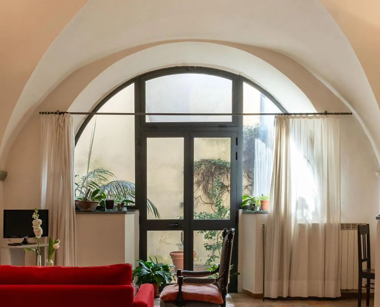 Characteristic Apartment In The Center Of Florence
