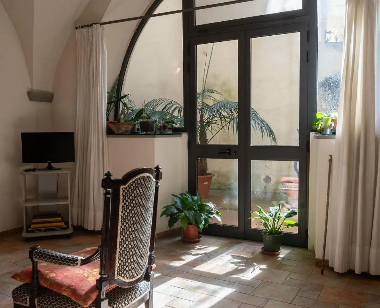 Characteristic Apartment In The Center Of Florence Italy