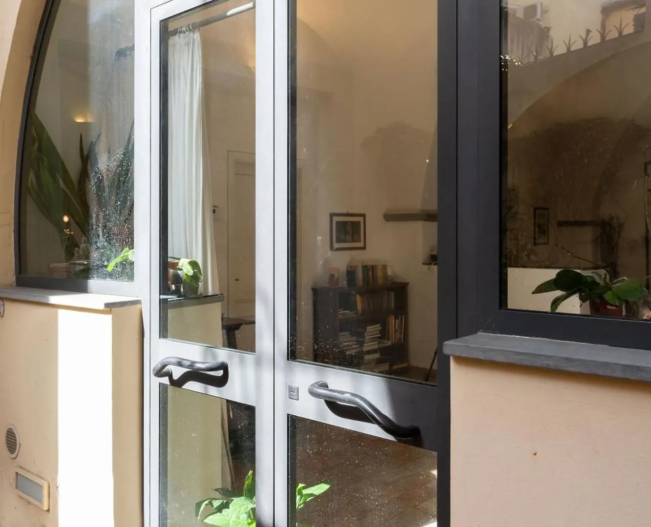 Characteristic Apartment In The Center Of Florence
