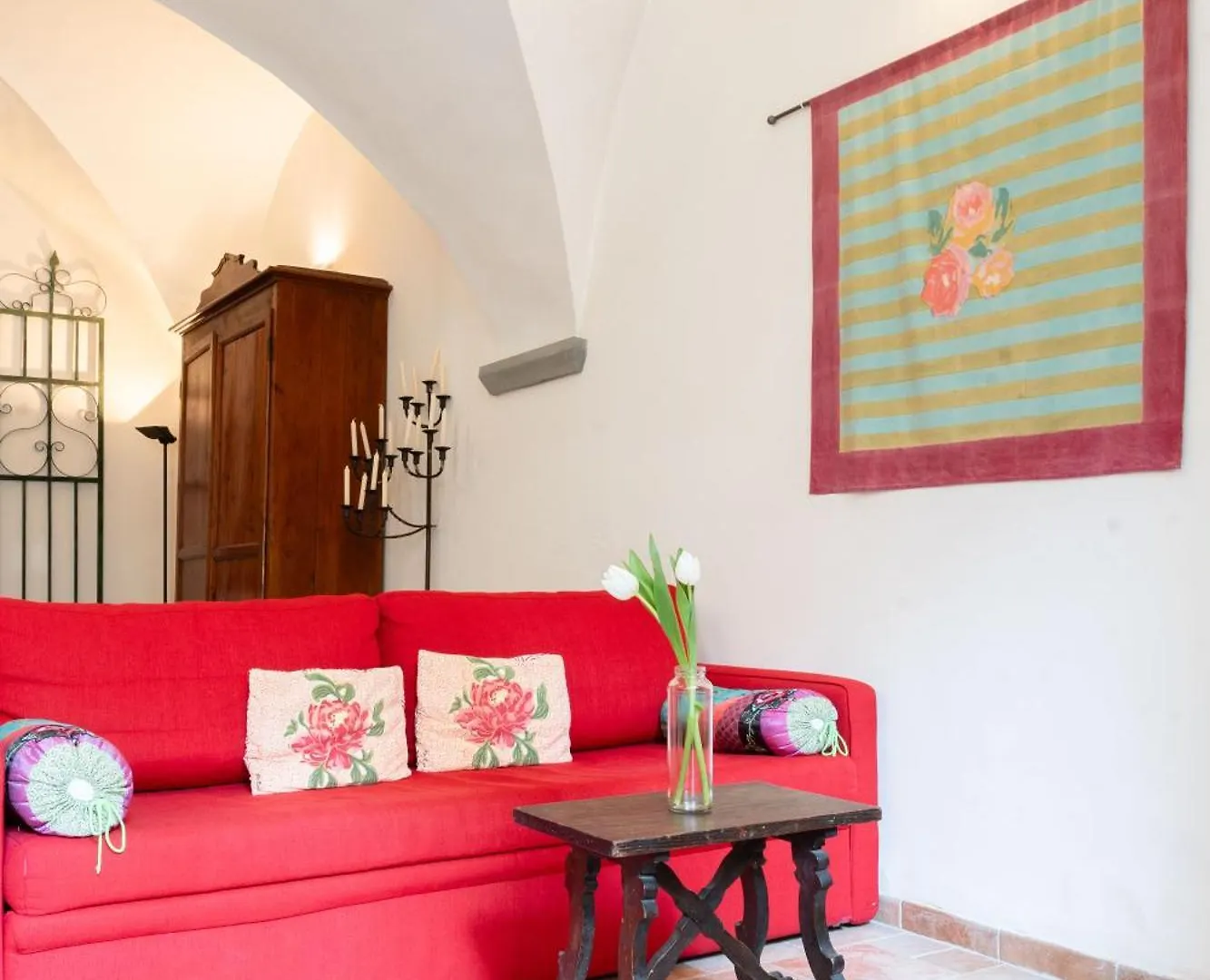 Characteristic Apartment In The Center Of Florence